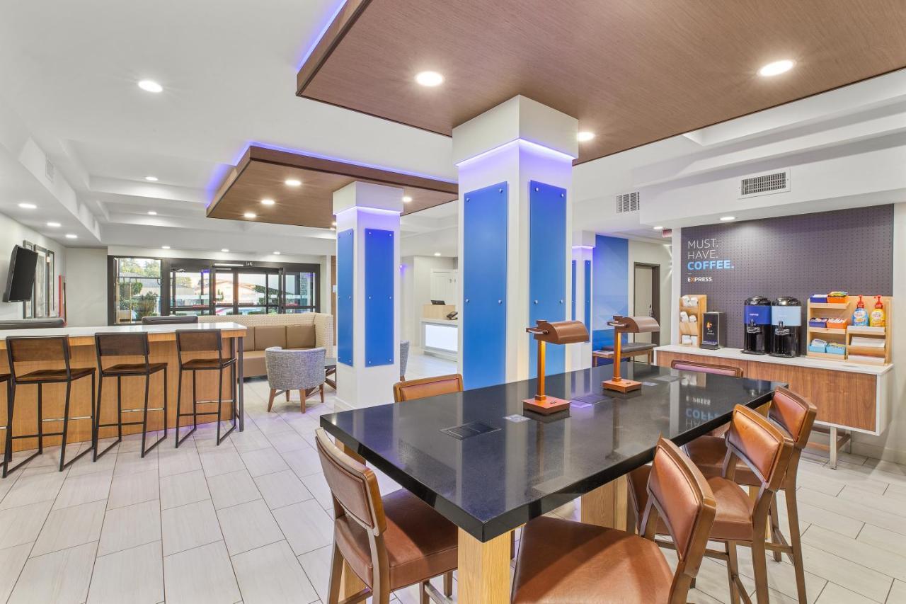 Holiday Inn Express & Suites Tacoma By Ihg Екстер'єр фото